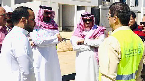 محافظ ينبع يتابع سير العمل في مشاريع الإسكان بالمحافظة