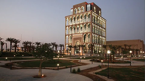 للرجال والنساء.. وظائف شاغرة في جامعة الملك سعود الصحية
