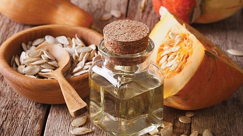 زيت بذور اليقطين.. إكسير جمال وشباب بشرتك