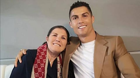 رونالدو يشكر الجماهير على رسائل الدعم خلال مرض والدته