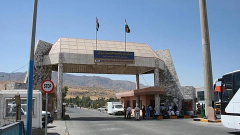 بسبب كورونا.. العراق يوقف حركة التجارة مع إيران والكويت