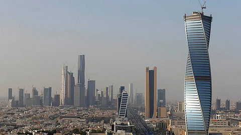 الحصيني يوضح خريطة الأمطار والرياح على عدة مناطق