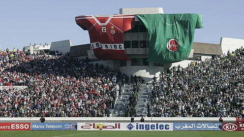 فيروس كورونا يُخلي مدرجات كرة القدم في المغرب