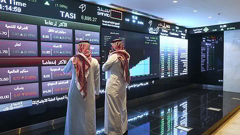 كورونا لا يزال يهبط بأسواق المال.. «تاسي» ينهي الأسبوع فاقدًا 0.76%