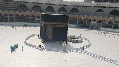 لمنع انتشار العدوى.. إغلاق الحرمين الشريفين بعد صلاة العشاء وإعادة فتحهما قبل الفجر