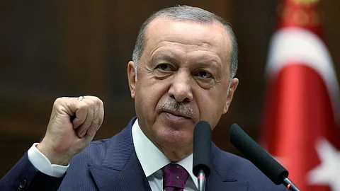 أردوغان «الخائن- المخادع» يطالب برلمانيا بـ165 ألف دولار