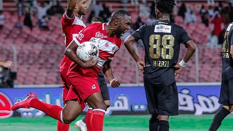 الوحدة يقلب الطاولة على ضمك ويعاقبه بثلاثية مثيرة