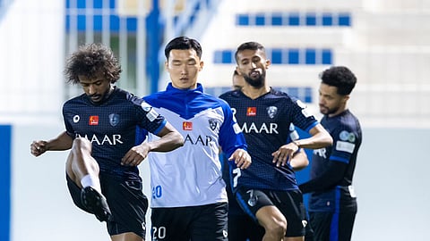 الهلال يسعى لمواصلة التحليق بالصدارة على حساب الاتفاق