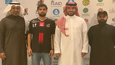 الوحدة يتعاقد مع حارس الأهلي ومحور وسط الخليج