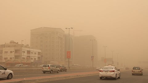 «الأرصاد» تنبّه إلى رياح نشطة وأتربة مثارة على 3 مناطق