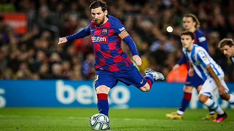 ميسي يقود برشلونة للفوز على سوسيداد والعودة إلى الصدارة مؤقتًا