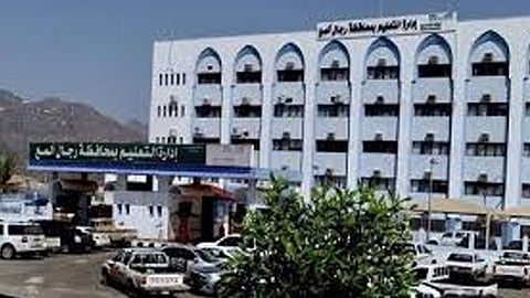 اعتماد صرف 7 ملايين ريال مكافآت لطلبة وطالبات رجال ألمع