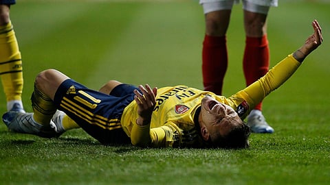 آرسنال يتلقى ضربة موجعة في رحلة البحث عن المقعد الأوروبي