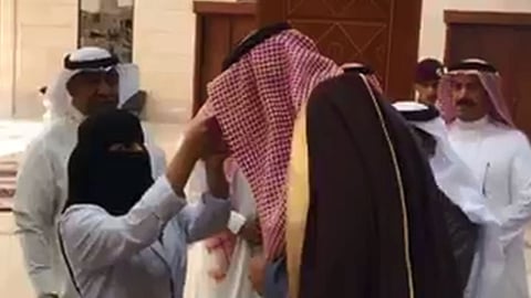 بالفيديو.. أمير الباحة يجري الفحص الحراري لفيروس كورونا