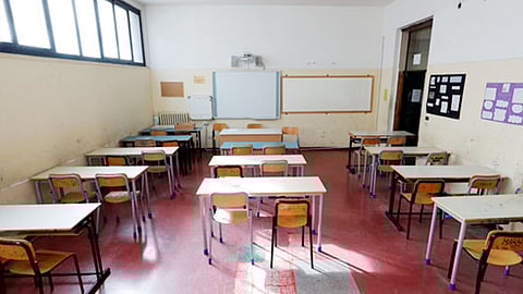 خبير صحي أمريكي يوضح أسباب غلق المدارس بسبب كورونا