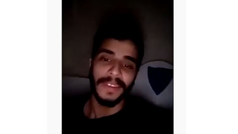 بالفيديو.. المختطف يوسف العماري يوثق حياته الجديدة: أسمع صوت والدتي وإخواني