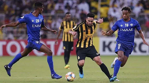 «كورونا» يفرض إجراءات احترازية جديدة في دوري المحترفين