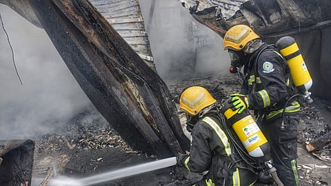 بالصور.. مدني جدة يسيطر على حريق بمطعم ومقهى بحي السلامة