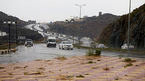 «الحصيني» يتوقع استمرار الانخفاض التدريجي لدرجات الحرارة بعدد من المناطق
