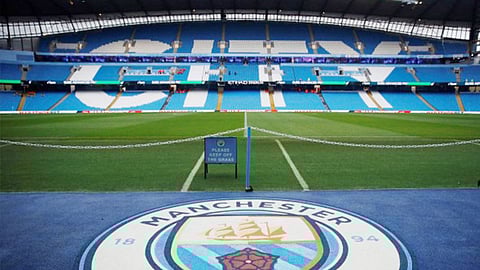 مانشستر سيتي يتبرع بالطعام والزهور بعد إيقاف «البريميرليج»