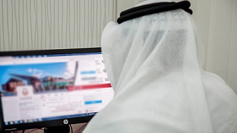 منح بعض الفئات فرصة العمل عن بعد.. للسيطرة على «كورونا»