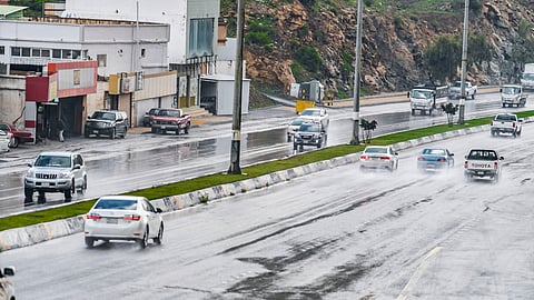 «الأرصاد» تنبه من أمطار على الباحة وسحب رعدية على نجران