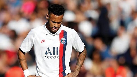 النجم البرازيلي نيمار: كورونا لا يتحرك.. الناس هم من يساهمون في انتشاره