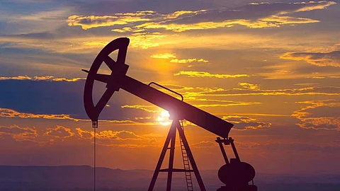 النفط يرتفع 13% بعد ثالث أسوأ أداء يومي.. وبرنت بـ26.63 دولار