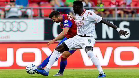 «كورونا» يُجبر سيون على تسريح الفريق