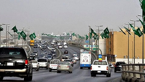 اليوم.. بدء سريان قرار تعليق النقل العام بالسعودية 14 يومًا