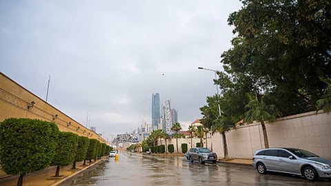 الصخري: رياح نشطة مثيرة للأتربة على 7 مناطق.. السبت