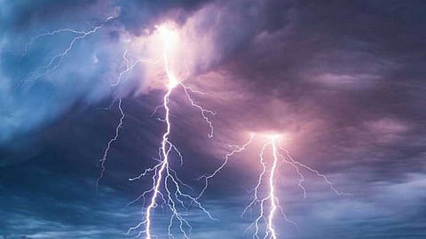 الأرصاد: أمطار رعدية في عسير وجازان