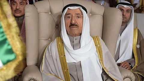 أمير الكويت: نواجه أزمة صحية عالمية عابرة للقارات ولا تلوح في الأفق نهايتها