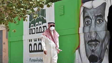 أخبار السعودية.. الإطاحة بالمنتقص من جهود التمريض.. و8 آلاف فرصة تدريب بالاتصالات