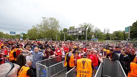 ليفربول يجد عملًا غير متوقع لرجال أمن النادي