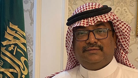 رجل أعمال يقدم نصف مليون ريال لوزارتي الصحة ووزارة الشؤون البلدية والقروية