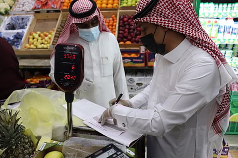 تنفيذ 631 جولة رقابية على أسواق الباحة ومحافظاتها للتحقق من وفرة السلع