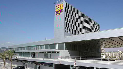 برشلونة أحدث ضحايا فيروس كورونا