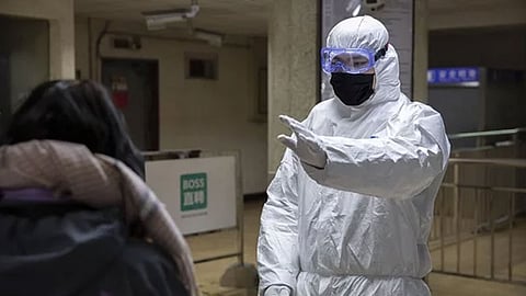 تسبق الأعراض الشائعة.. 6 علامات تنذر بكورونا