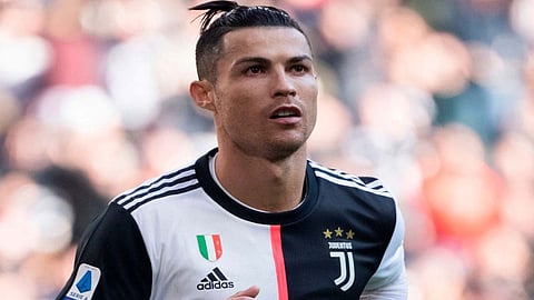 رونالدو يجتمع بقادة يوفنتوس ويوافق على تخفيض راتبه