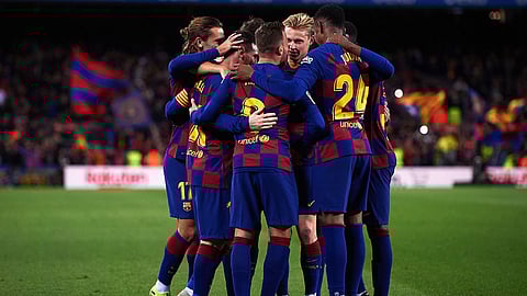لماذا يرفض لاعبو برشلونة تخفيض رواتبهم؟