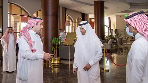 وزير السياحة يتفقد جاهزية مرافق الإيواء لحالات الحجر الصحي في الرياض