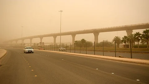 طقس الاثنين.. استمرار الرياح المثيرة للأتربة والغبار على 5 مناطق