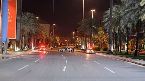صور توثق تطبيق الإجراءات الاحترازية الإضافية بأحياء مكة المكرمة