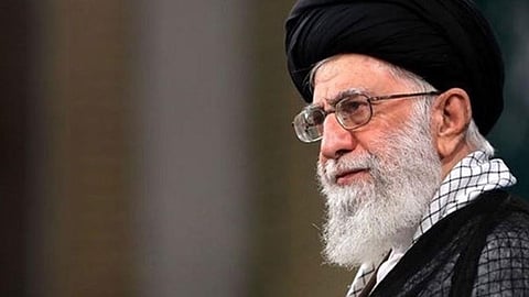 بالصور.. تويتر يحجب حسابات للمرشد الإيراني علي خامنئي