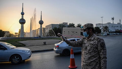 بالصور.. «الحرس الوطني» ينشر نقاط تفتيش أمنية لرصد مخالفي «منع التجول»