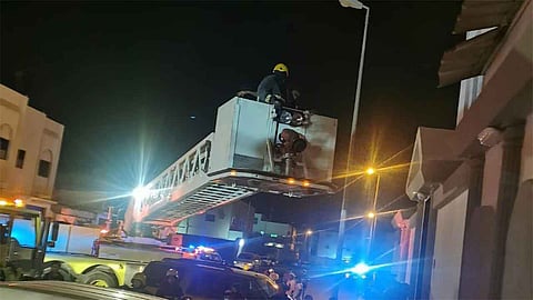 « مدني تبوك» يسيطر على حريق الروضة وينقذ 4 أشخاص