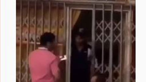 شاهد.. أمانة الرياض تعاقب محل الحلاقة المخالف لإجراءات كورونا