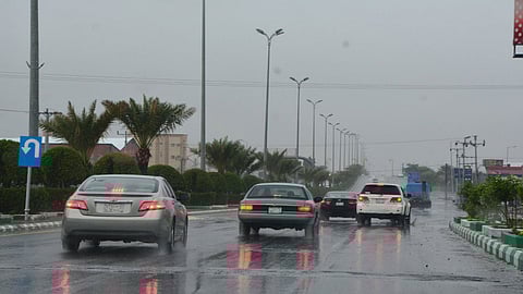 سحب رعدية ورياح نشطة على عدة مناطق.. السبت