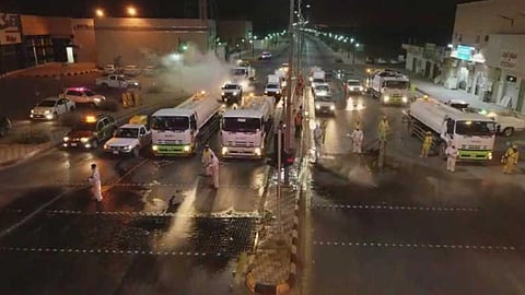 أمانة الشرقية تُعقم وتُطهر أكثر من 40 ألف موقع.. في مواجهة "كورونا"